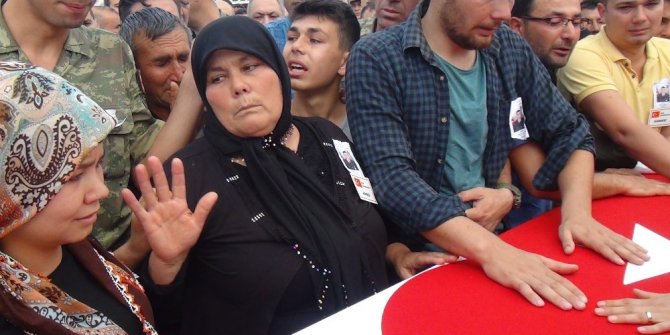 ŞEHİT ANNESİ: "AĞLAYIP DA O TARLA FARELERİNİ SEVİNDİRMEYECEĞİM"