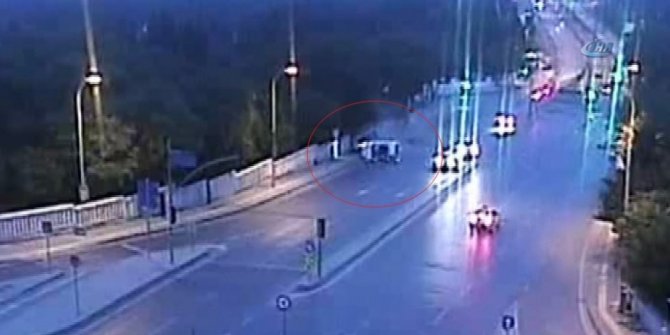 TAKLA ATARAK OTOBÜS DURAĞINA ÇARPTI: O ANLAR KAMERADA