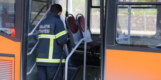 YOLCU OTOBÜSÜNDE YANGIN: 5 YARALI