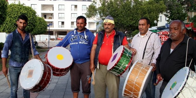 DAVULCULARDAN YASAĞA DAVULLU TEPKİ