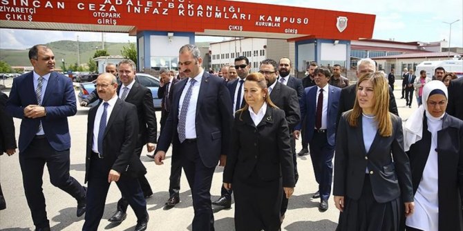 AK PARTİ 'GENELKURMAY ÇATI DAVASI'NI İZLEDİ