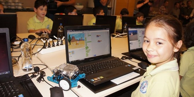 EGE'DE 2 BİN ÇOCUĞA KODLAMA EĞİTİMİ VERİLECEK