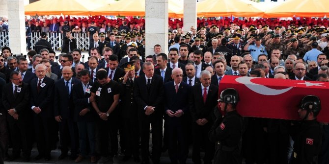 DEVLETİN ZİRVESİ ONU YALNIZ BIRAKMADI