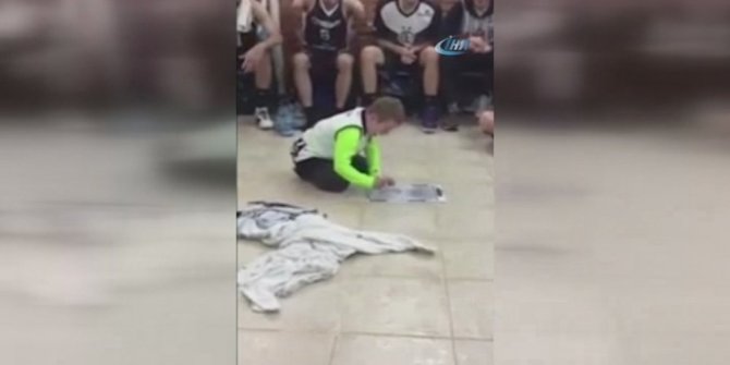 DOWN SENDROMLU KÜÇÜK TARAFTARDAN FUTBOLCULARA TAKTİK