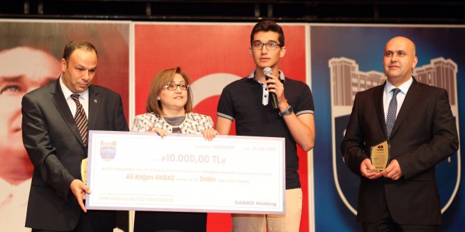 ULUSAL VE ULUSALARARASI YARIŞMALARDA DERECEYE GİREN ÖĞRENCİLER ÖDÜLLENDİRİLDİ