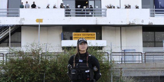 ESKİ ATİNA HAVALİMANINDAKİ SIĞINMACI KAMPI BOŞALTILDI