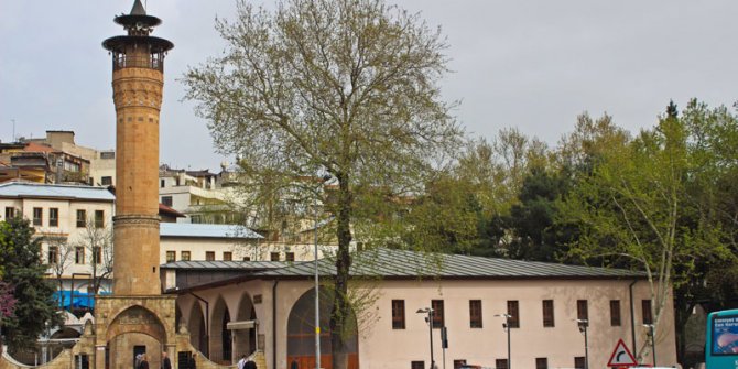 RAMAZANIN İLK CUMA NAMAZINDA KAHRAMANMARAŞLILAR CAMİYE AKIN ETTİ