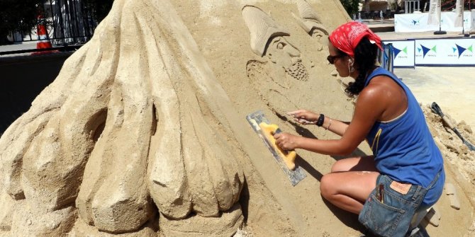 KUMDAN DEV HEYKELLER BÜYÜLÜYOR