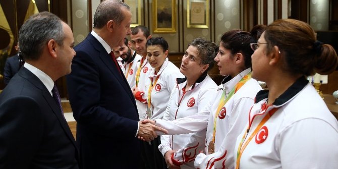 HAYATINDAKİ ENGELLERİ JUDO İLE KALDIRDI