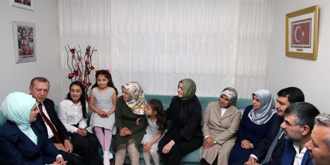 CUMHURBAŞKANI ERDOĞAN’DAN ŞEHİT AİLELERİNE ZİYARET