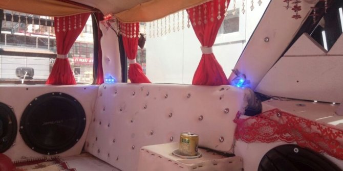 OTEL ÜCRETLERİNE KIZDI, ARACINI BU HALE GETİRDİ