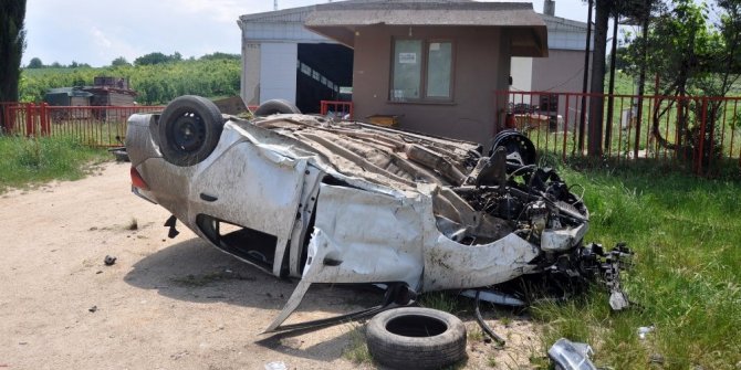 OTOMOBİL SU KANALINA DÜŞTÜ: 1 ÖLÜ, 2 YARALI