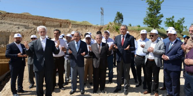 YARI OLİMPİK KAPALI YÜZME HAVUZUNUN TEMELİ DUALARLA ATILDI