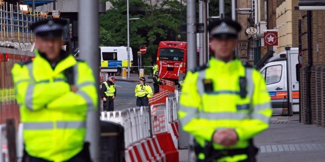 İNGİLTERE’DE İMAMLARDAN "BENZERİ GÖRÜLMEMİŞ" KARAR