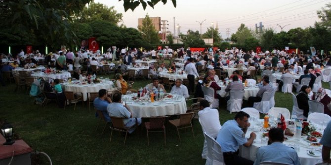 KAHRAMANMARAŞTA ŞEHİT YAKINLARI VE GAZİLER İFTARDA BULUŞTU