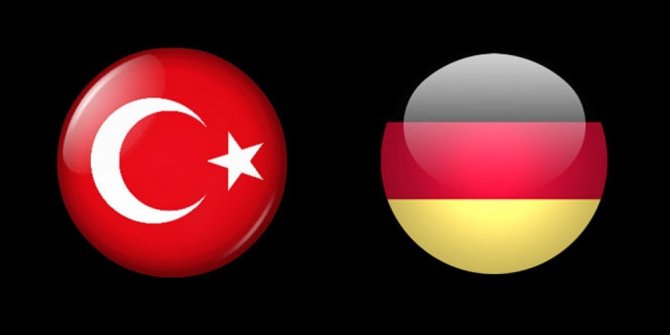 TÜRKİYE VE ALMANYA SAVUNMA BAKANLARI İNCİRLİK’İ GÖRÜŞTÜ