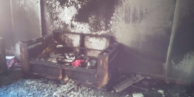 ŞARJDA UNUTULAN TELEFON EVİ KÜLE ÇEVİRDİ