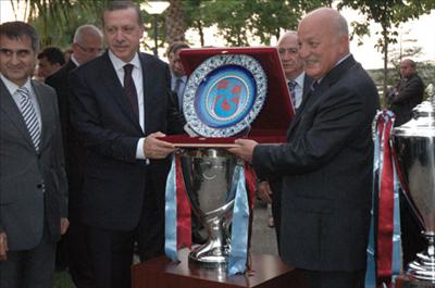Başbakandan Trabzonspora ziyaret