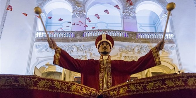 TUNUS CADDELERİNDE MEHTER SESİ YANKILANDI