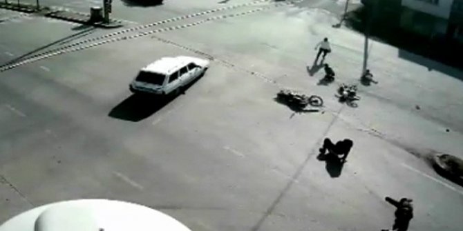 FECİ KAZA! HEPSİ YOLA SAVRULDU!