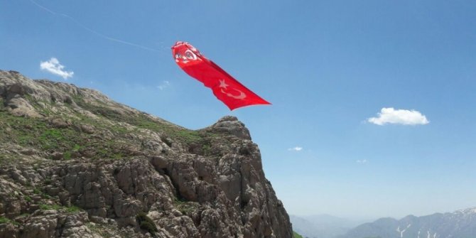 ŞEHİTLERİN İSİMLERİ KATO’NUN ZİRVESİNDE