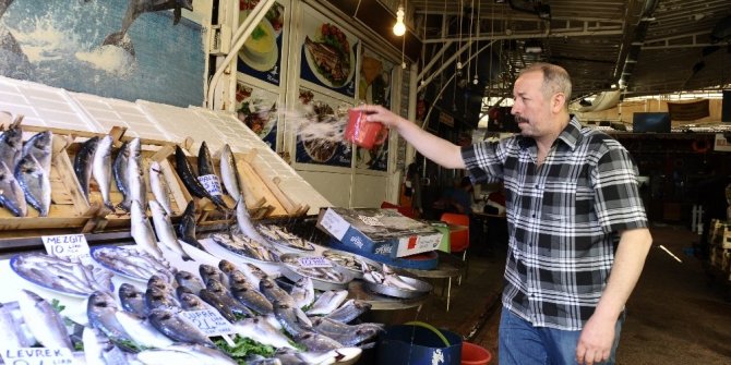 RAMAZAN’DA BALIKÇILAR SİNEK AVLIYOR