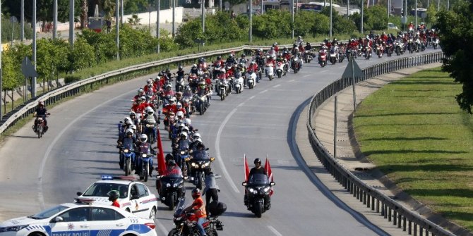 JANDARMA VE GÖNÜLLÜ MOTOSİKLETLİLERDEN MUHTEŞEM KORTEJ