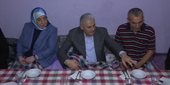 BAŞBAKAN SANCEKTEPE’DE BİR AİLENİN İFTARINA KATILDI