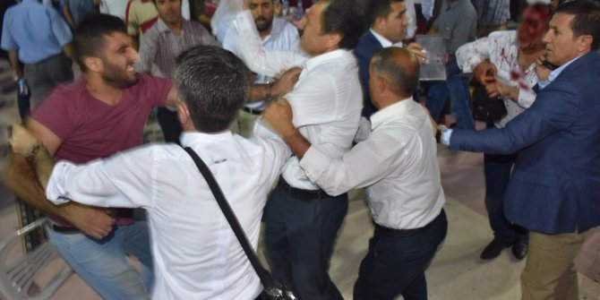 TBMM BAŞKANVEKİLİ KONUŞURKEN İFTARDA BİRBİRLERİNE GİRDİLER!