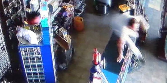 DEPREM OLUNCA TEZGAHIN ÜZERİNDEN ADETA UÇTU