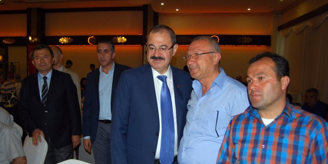 MUHTARLAR VE HUZUREVİ SAKİNLERİNE İFTAR YEMEĞİ VERİLDİ