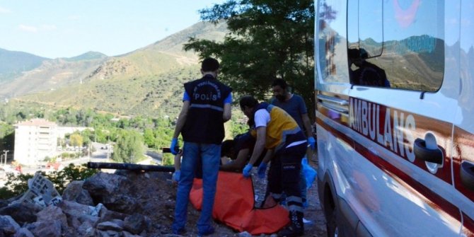 ÜZERİNE TAŞ DÜŞEN ÜNİVERSİTELİ HAYATINI KAYBETTİ