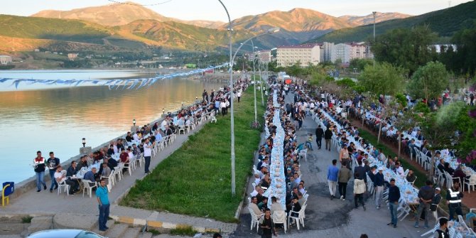 10 BİN KİŞİLİK İFTAR YEMEĞİ REKORU