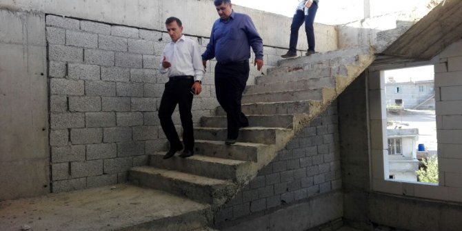 PAZARCIK KAYMAKAMI AYDIN KUR’AN KURSU İNŞAATINI İNCELEDİ