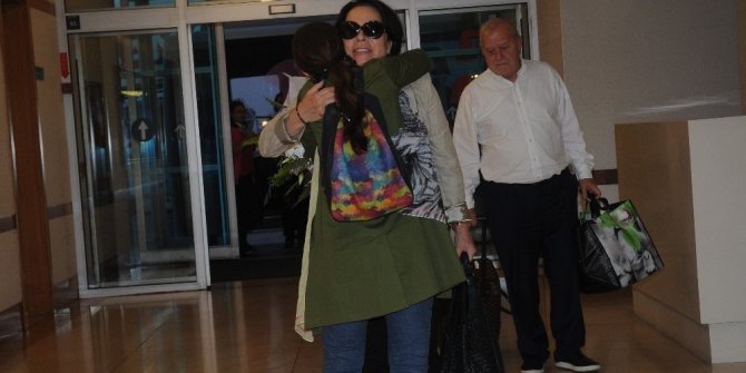 HÜLYA KOÇYİĞİT TÜRKİYE’YE DÖNDÜ