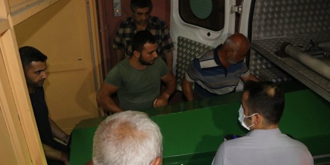 KISKANÇLIK KRİZİNE GİRİP EŞLERİNİ VURDULAR