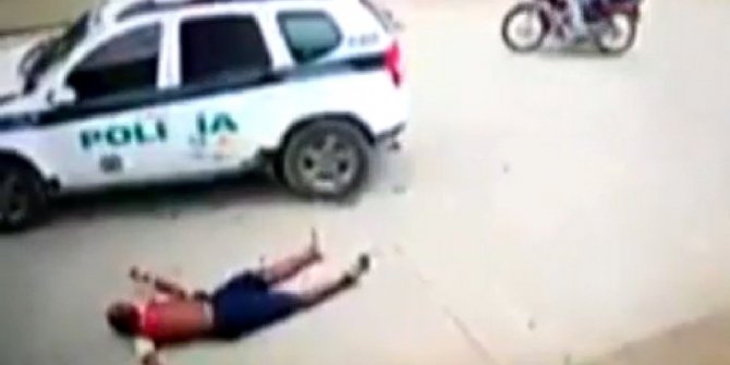 MOTOSİKLETLİ HAVADA DEFALARCA TAKLA ATTI