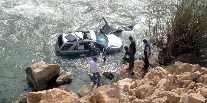 CİP DEREYE UÇTU: 1 ÖLÜ, 5 YARALI, 3 KAYIP