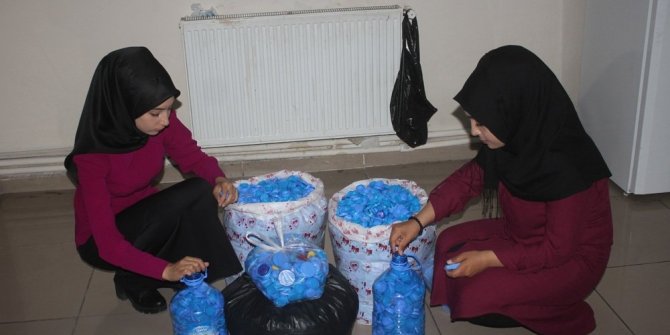 ENGELLİLER İÇİN 17 BİN MAVİ KAPAK TOPLADILAR