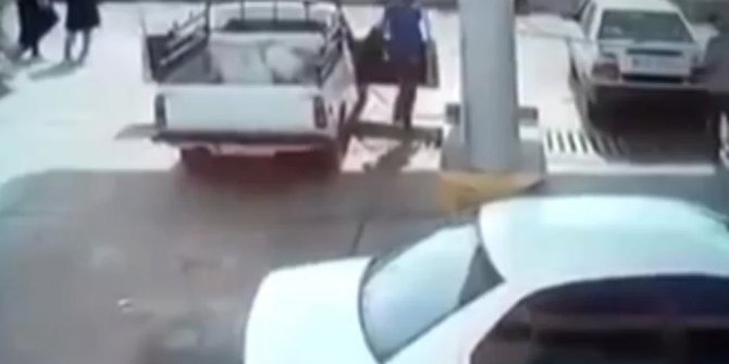 KAMYONET BOMBA GİBİ PATLADI: O ANLAR KAMERADA