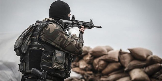 HAKKARİ VE VAN'DA 3 TERÖRİST ETKİSİZ HALE GETİRİLDİ