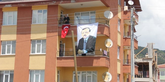 KILIÇDAROĞLU’NA RABİA İŞARETLİ KARŞILAMA