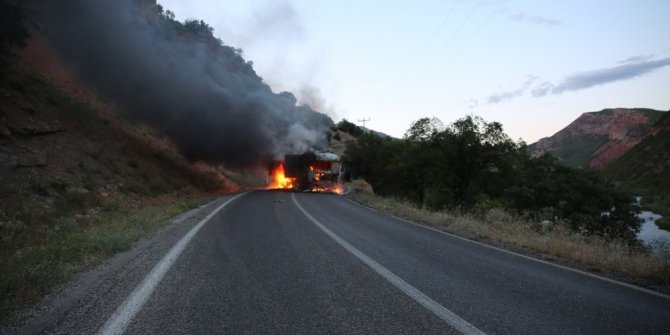 YOL KESEN PKK’LILAR ARAÇ YAKTI