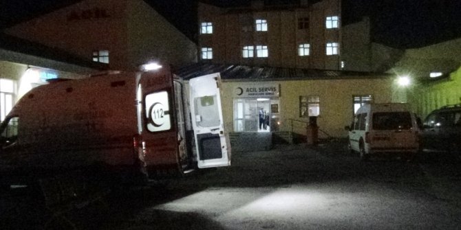 İKİ AİLE ARASINDA BIÇAKLI SOPALI KAVGA: 12 YARALI