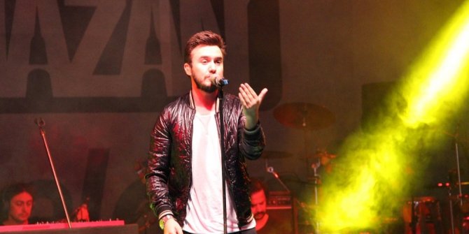 MUSTAFA CECELİ HAYRANLARINA UNUTULMAZ BİR GECE YAŞATTI