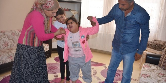 BU KADARINA DA PES! ENGELLİ KIZIN TEKERLEKLİ SANDALYESİNİ ÇALDILAR