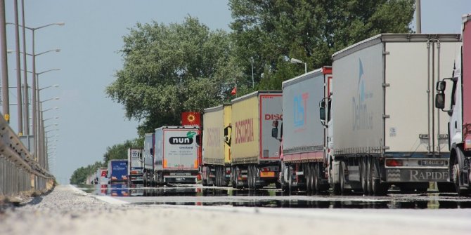 KAPIKULE’DE 20 KİLOMETRE TIR KUYRUĞU