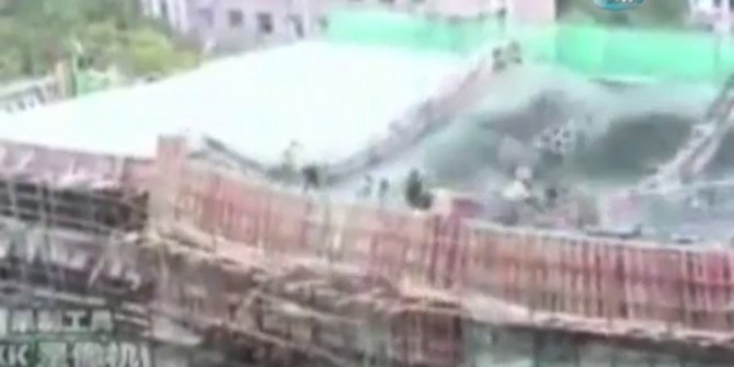 BETON YIĞINI İŞÇİLERİ BÖYLE YUTTU