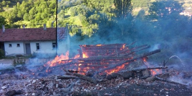 ÜÇ AİLE BAYRAM GÜNÜ EVSİZ KALDI