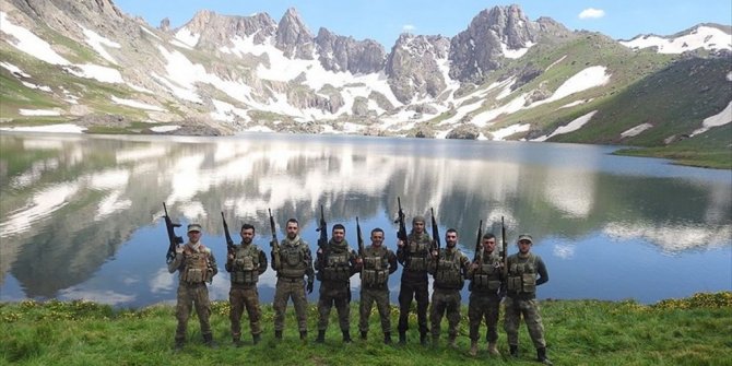 MEHMETÇİK İKİYAKA DAĞLARI'NDA BAYRAMLAŞTI